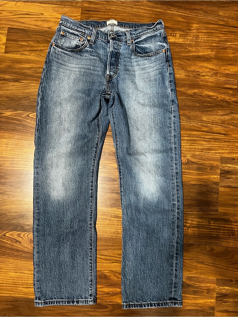 Classic Women’s Blue Washed Straight-Leg Jeans